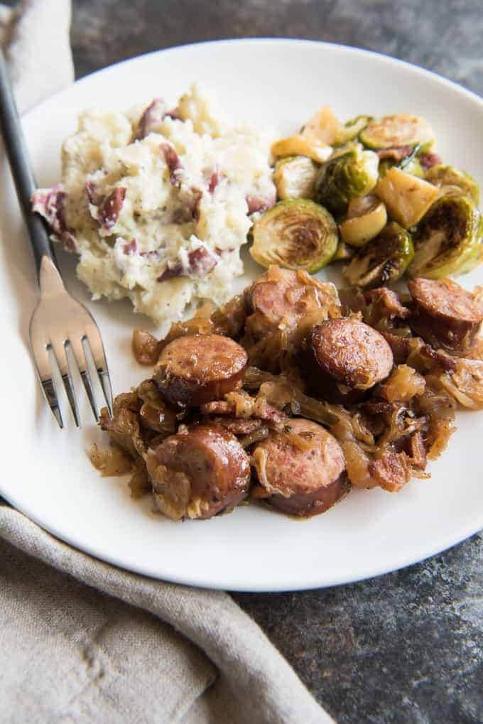 sauerkraut and sausages with apples - Article 1